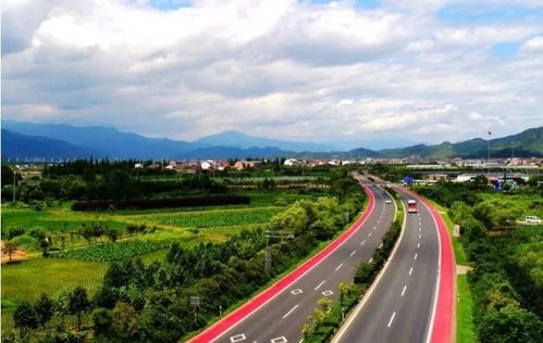 中國(guó)絕美彩色公路大盤點(diǎn) 特色各異，驚艷四方，隧道奇觀更添魅力