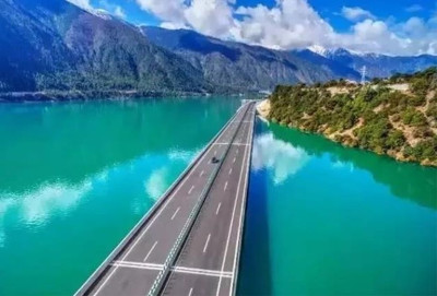 中國顏值最高的'高速公路'，風(fēng)景勝過瑞士，網(wǎng)友 自駕嗨翻天！